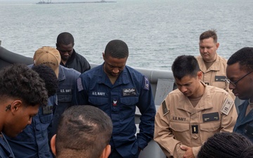 Chaplain Candidate Program Officers Embark Makin Island