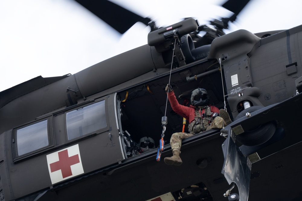 Alaska Army National Guard Black Hawk aviators host mission partners for multi-agency hoist symposium
