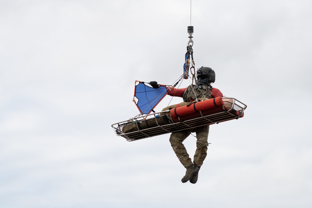 Alaska Army National Guard Black Hawk aviators host mission partners for multi-agency hoist symposium