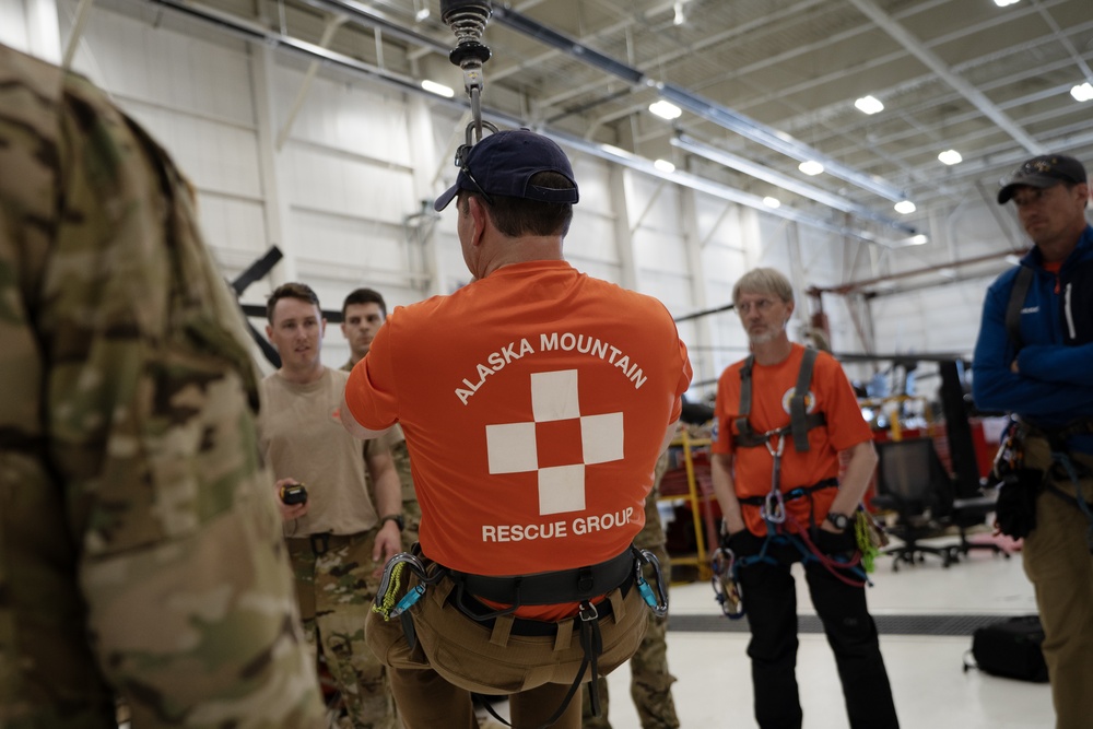 Alaska Army National Guard Black Hawk aviators host mission partners for multi-agency hoist symposium