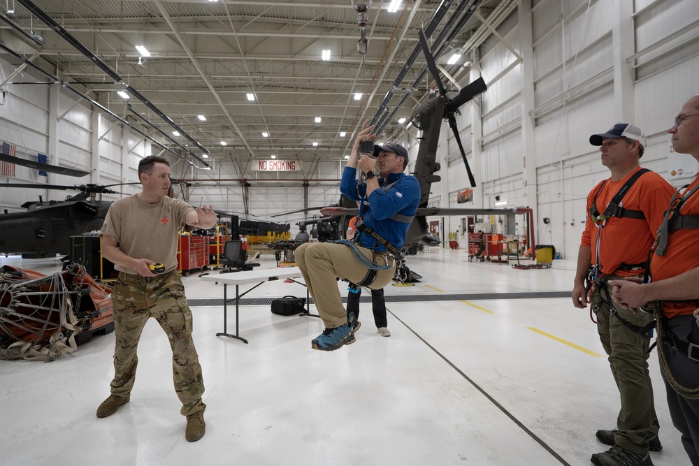 Alaska Army National Guard Black Hawk aviators host mission partners for multi-agency hoist symposium