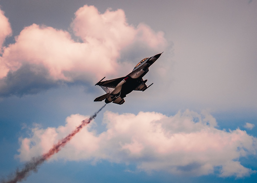 Wings Over Wyoming: Thunderbirds Make Their Entrance