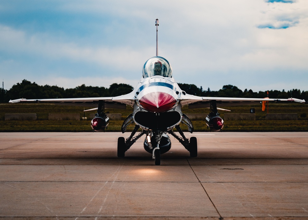 Wings Over Wyoming: Thunderbirds Make Their Entrance