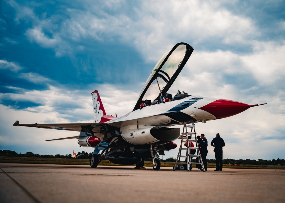 Wings Over Wyoming: Thunderbirds Make Their Entrance