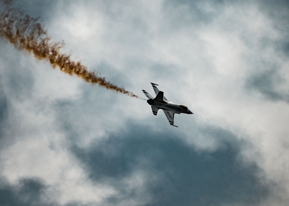 Wings Over Wyoming: Thunderbirds Make Their Entrance