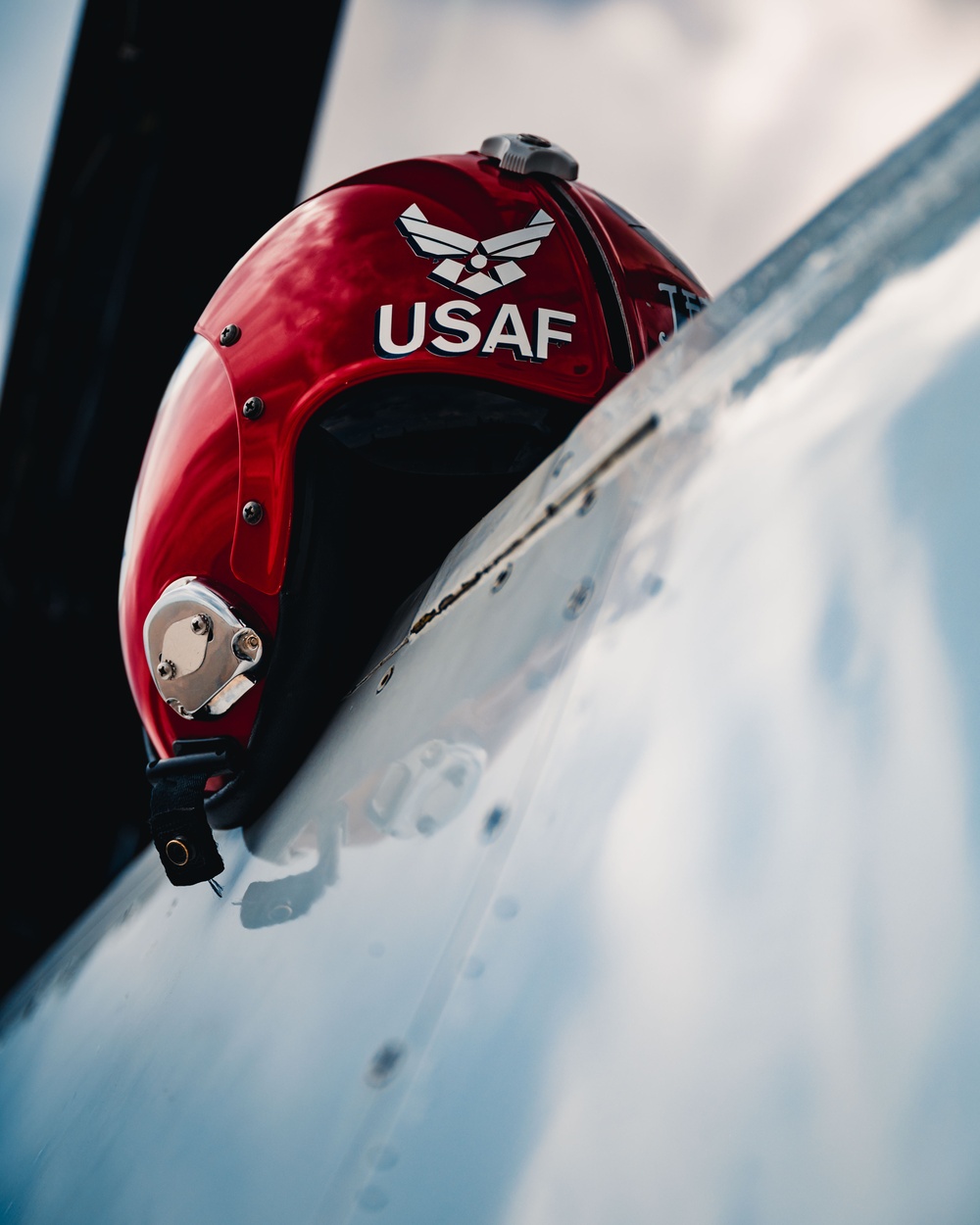 Wings Over Wyoming: Thunderbirds Make Their Entrance