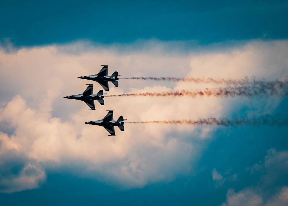 Wings Over Wyoming: Thunderbirds Make Their Entrance