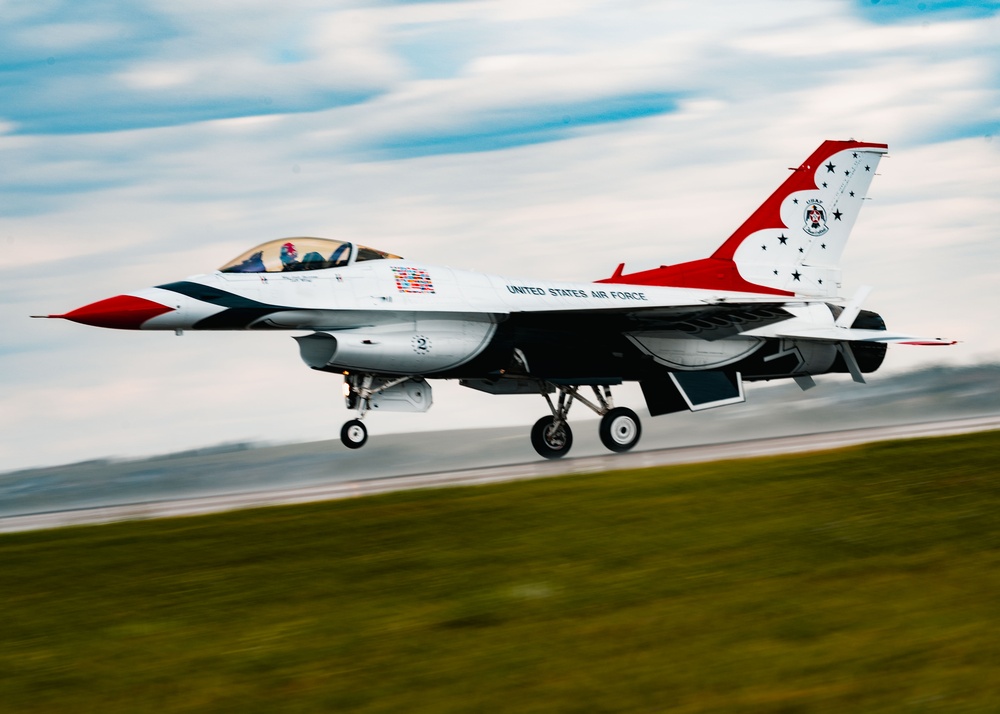 Wings Over Wyoming: Thunderbirds Make Their Entrance