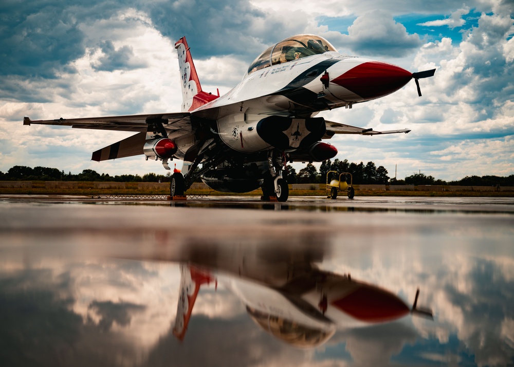 Wings Over Wyoming: Thunderbirds Make Their Entrance