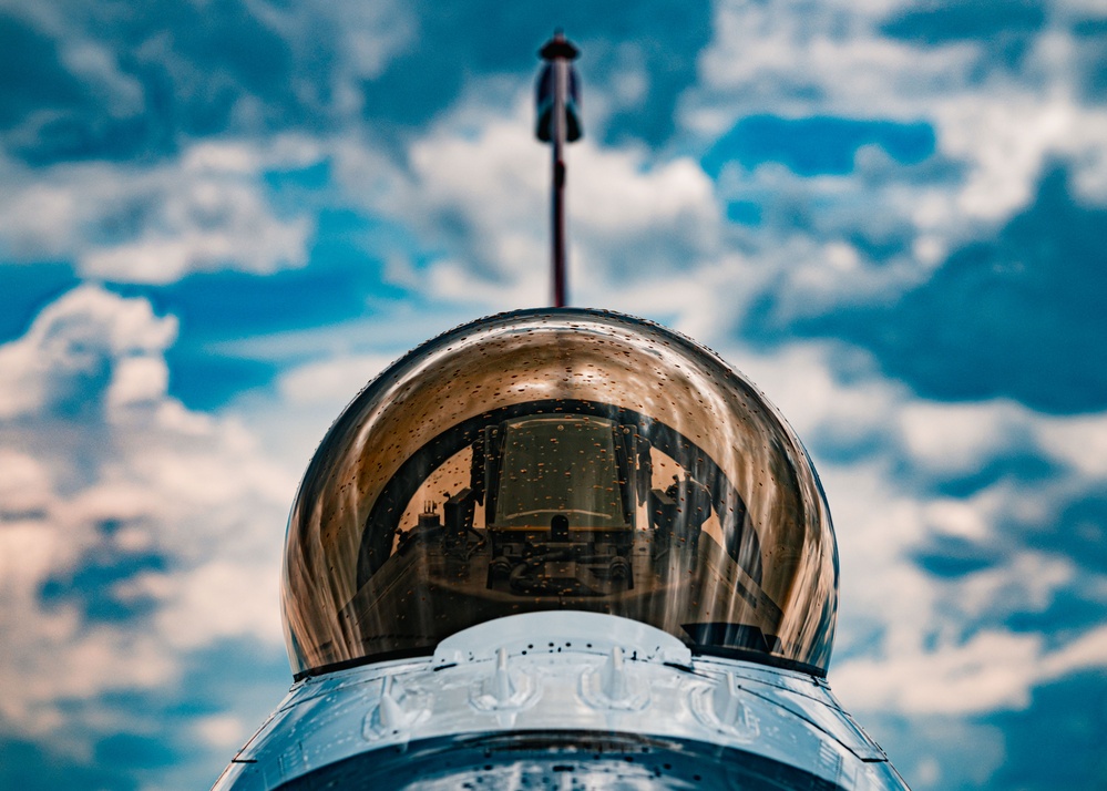 Wings Over Wyoming: Thunderbirds Make Their Entrance