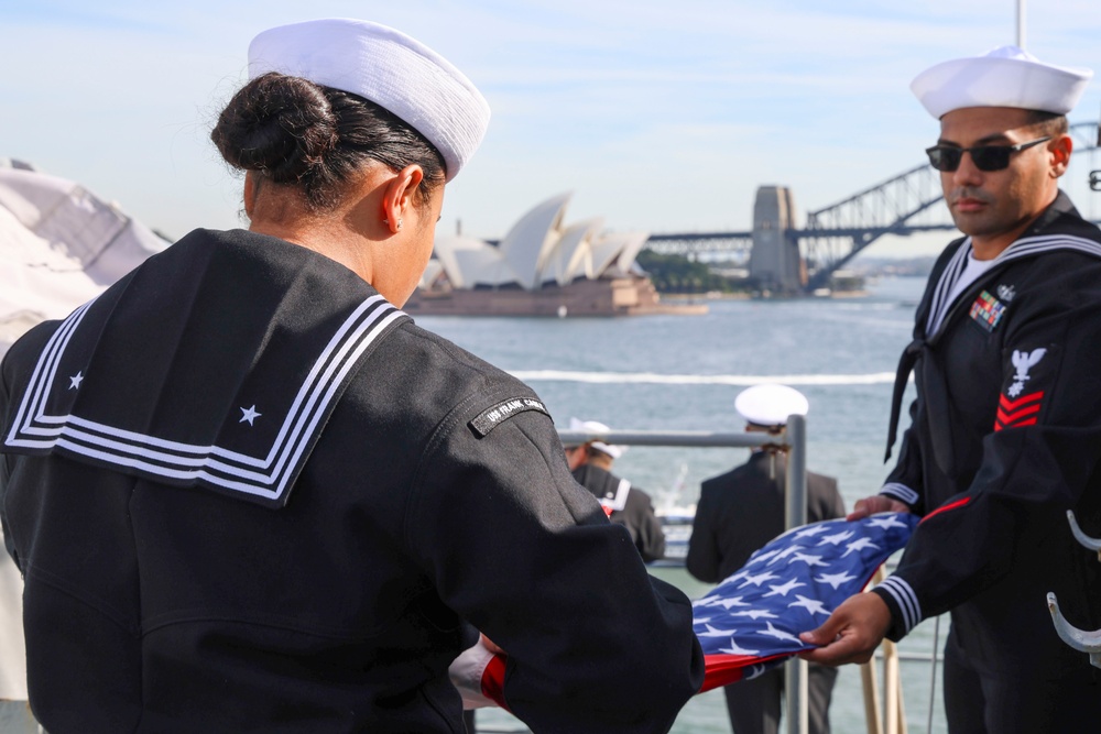 USS Frank Cable (AS 40) pulls into Sydney