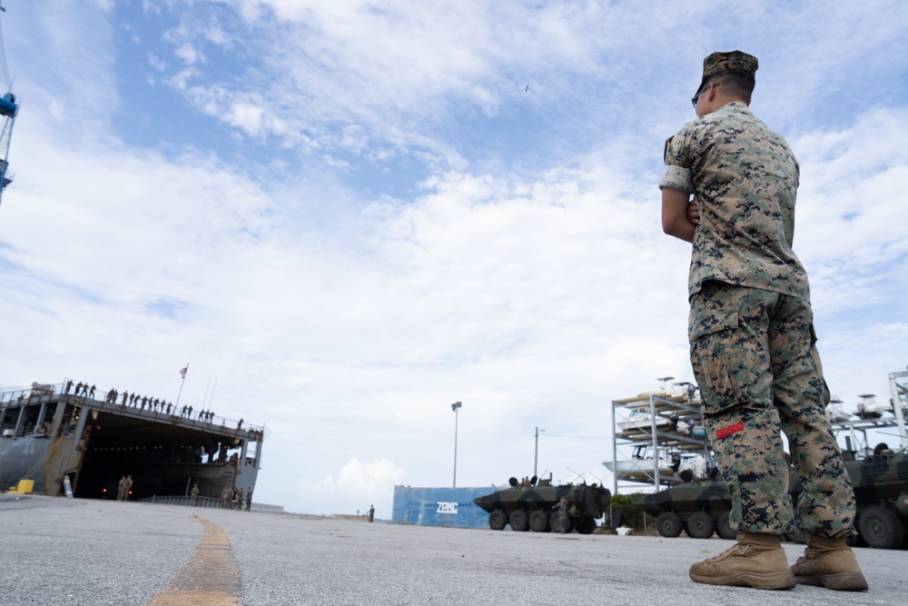 2nd Distribution Support Battalion Assist 2nd AABN’s Well Deck Rehearsal