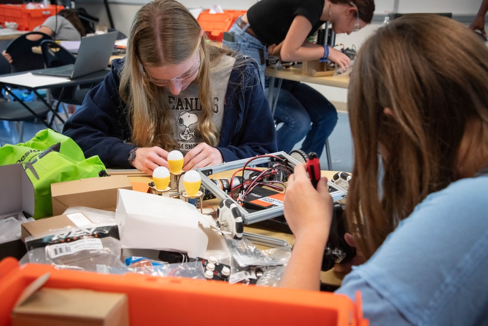 NIWC Atlantic Holds STEM IDEAS Camp