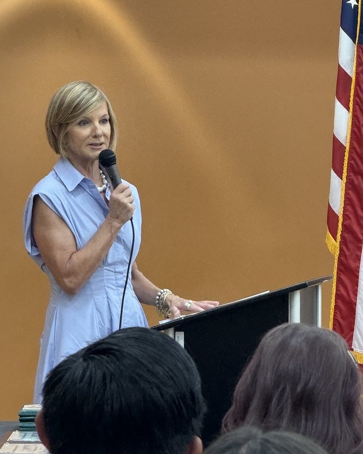 Congresswoman Susie Lee speaks to soldiers and their guests
