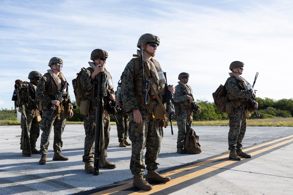 U.S. Marines with HMH-461 insert 2nd LAAD