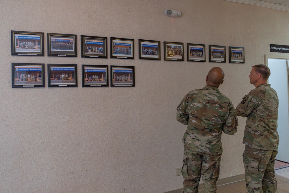 Commanding General of III Corps visits JTF-SB headquarters