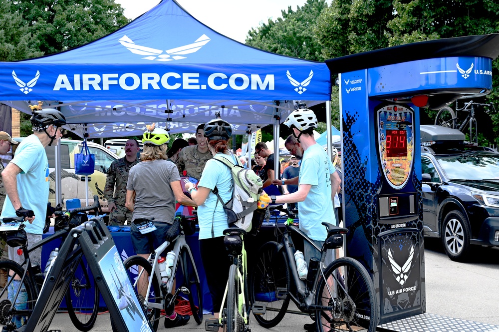 Air Force presence shines at RAGBRAI 2025