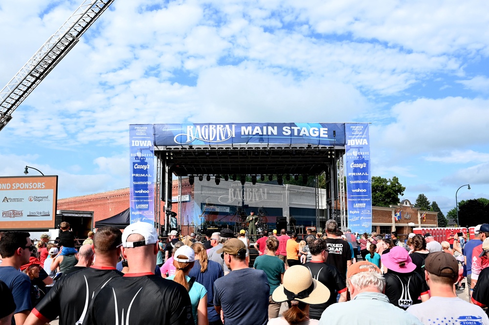 Air Force presence shines at RAGBRAI 2025
