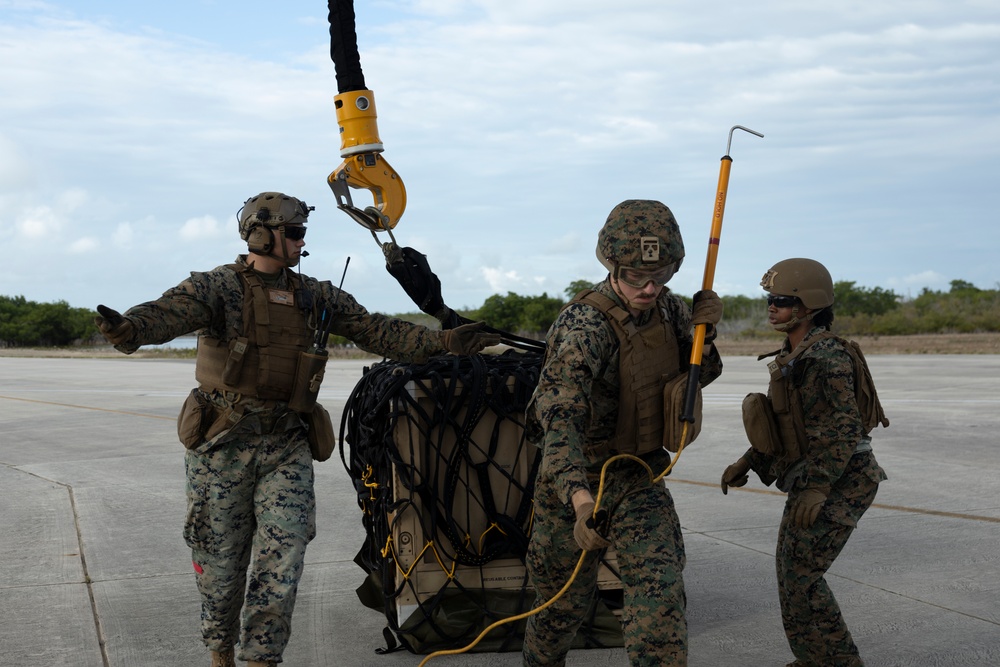 U.S. Marines with HMH-461 and 2nd DSB execute external lifts