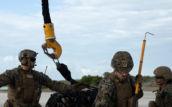 U.S. Marines with HMH-461 and 2nd DSB execute external lifts