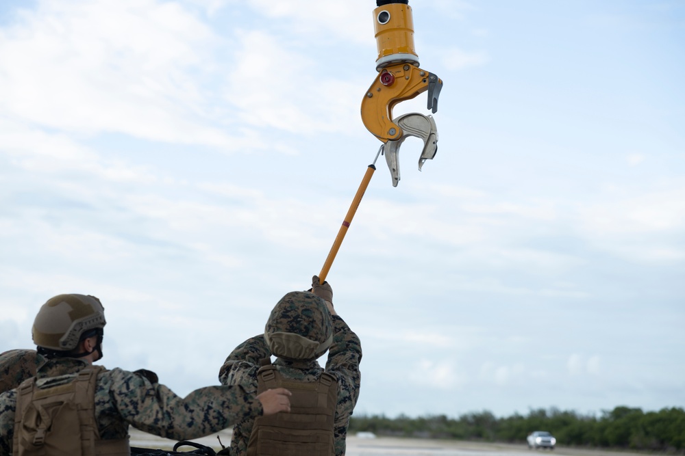 U.S. Marines with HMH-461 and 2nd DSB execute external lifts