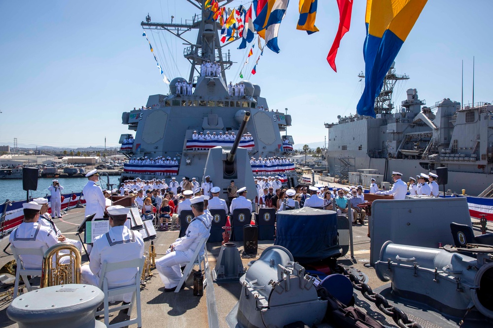 USS Spruance holds change of command ceremony