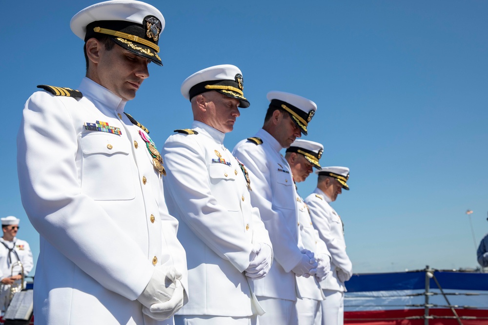 USS Spruance hold change of command ceremony