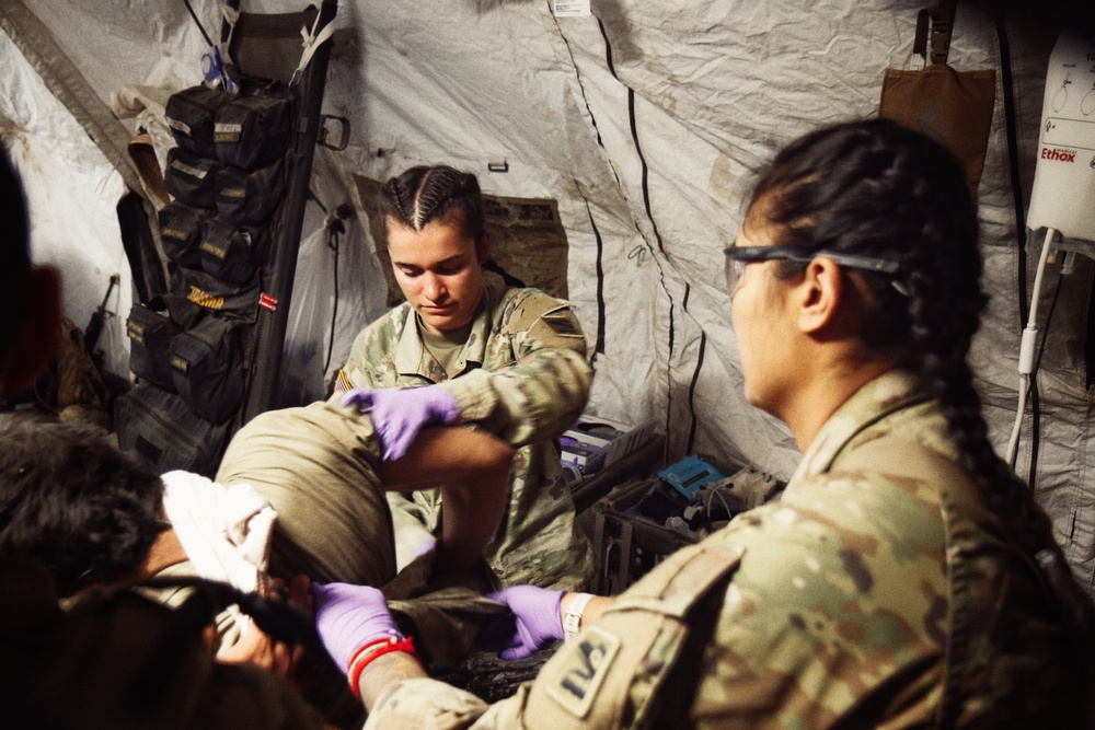 181st Brigade Support Battalion medics train for mass casualty during Raven Focus