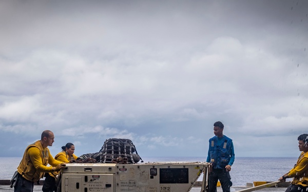 USS Carl Vinson (CVN 70) Conducts Routine Operations in the Philippine Sea
