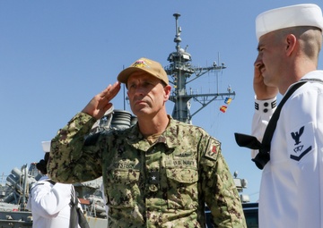 Rear Adm Reifsteck visits USS Benfold (DDG 65)