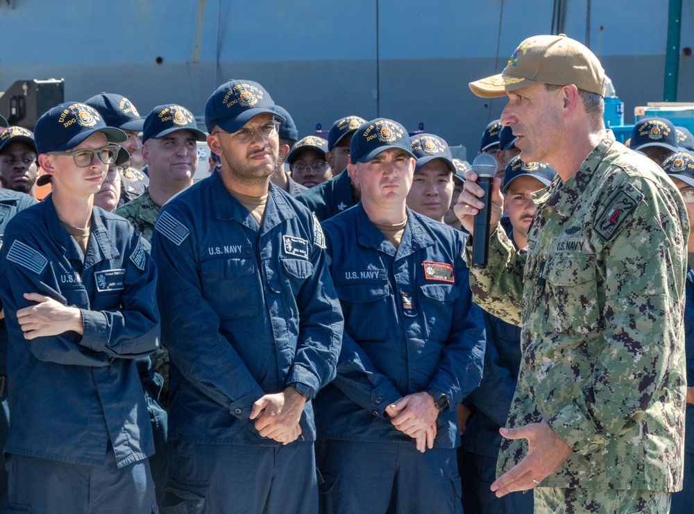 Rear Adm Reifsteck visits USS Benfold (DDG 65)