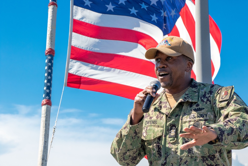 Rear Adm Reifsteck visits USS Benfold (DDG 65)