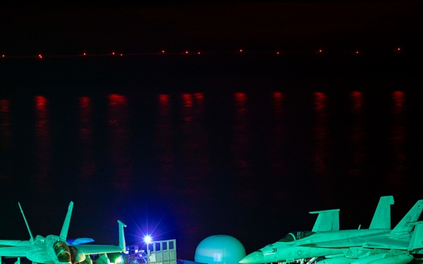 USS Carl Vinson (CVN 70) Conducts Routine Flight Operations in the Philippine Sea