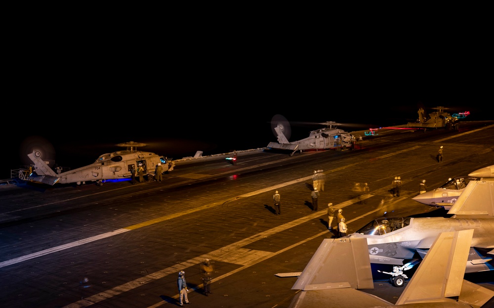 USS Carl Vinson (CVN 70) Conducts Routine Flight Operations in the Philippine Sea