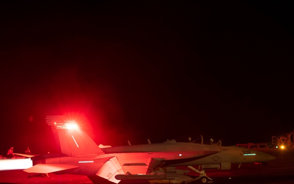 USS Carl Vinson (CVN 70) Conducts Routine Flight Operations in the Philippine Sea