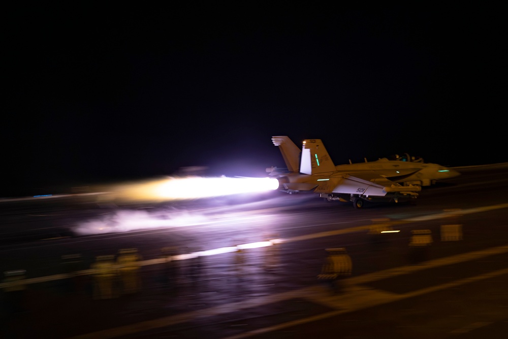 USS Carl Vinson (CVN 70) Conducts Routine Flight Operations in the Philippine Sea