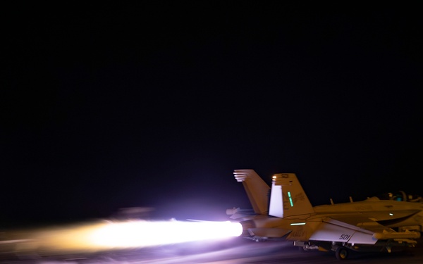 USS Carl Vinson (CVN 70) Conducts Routine Flight Operations in the Philippine Sea