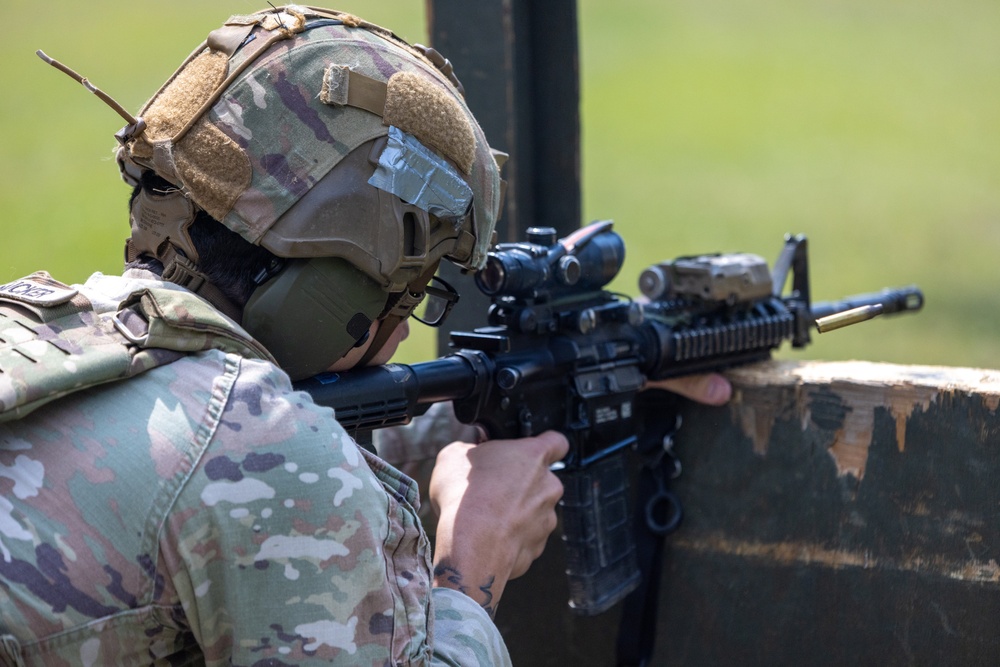 173rd Airborne Brigade Soldiers conduct M4 carbine qualification to prepare for Expert Soldier and Infantry Badge