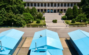 Ministry of Unification Minister makes first visit to Joint Security Area