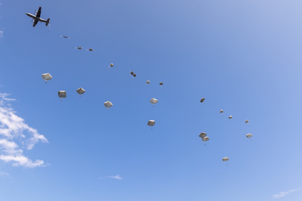 173rd Airborne Brigade paratroopers conduct airborne operation in Aviano