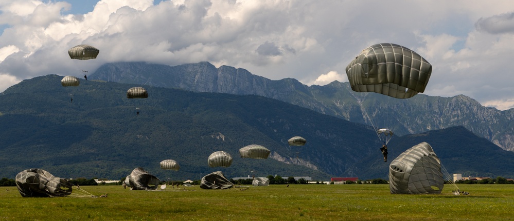 Paratroopers from the 173rd Airborne Brigade conduct an airborne operation in Aviano
