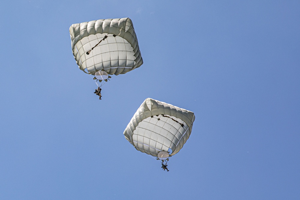 Paratroopers with the 173rd Airborne Brigade conduct an airborne operation in Aviano
