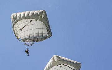 Paratroopers with the 173rd Airborne Brigade conduct an airborne operation in Aviano