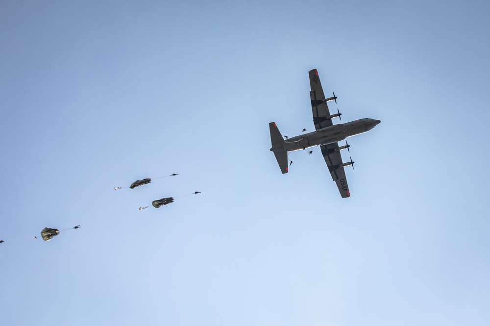 Paratroopers with the 173rd Airborne Brigade conduct an airborne operation in Aviano