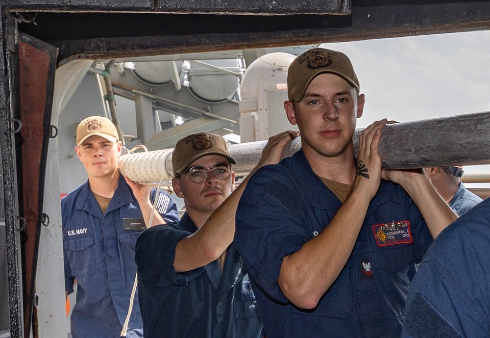 Cole Makes Brief Stop for Fuel in GTMO