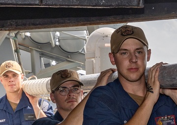 Cole Makes Brief Stop for Fuel in GTMO