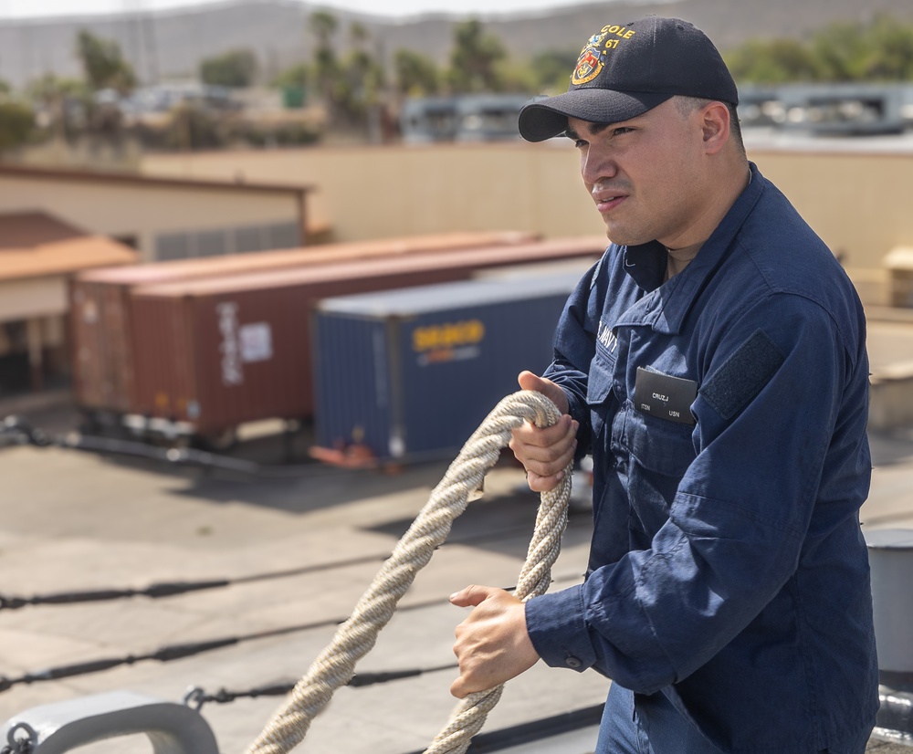 Cole Makes Brief Stop for Fuel in GTMO