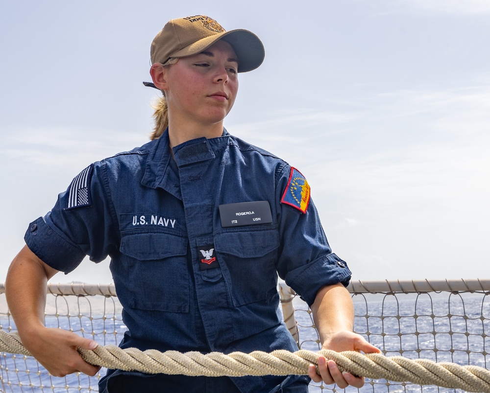 Cole Makes Brief Stop for Fuel in GTMO