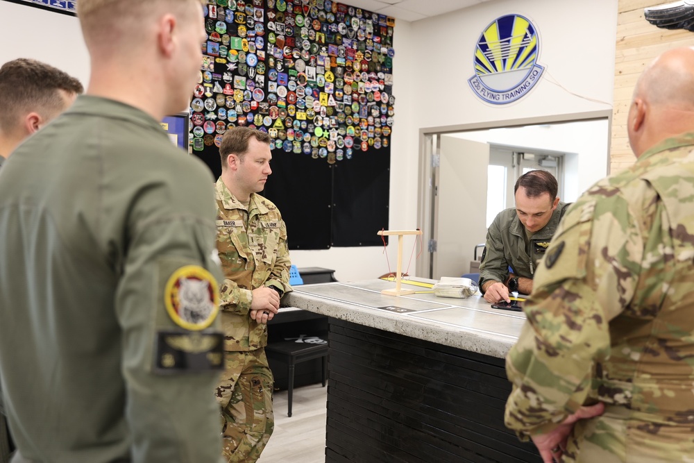 Army Aviators Gain Tiltrotor Experience in MV-22 to Shape MV-75 Doctrine