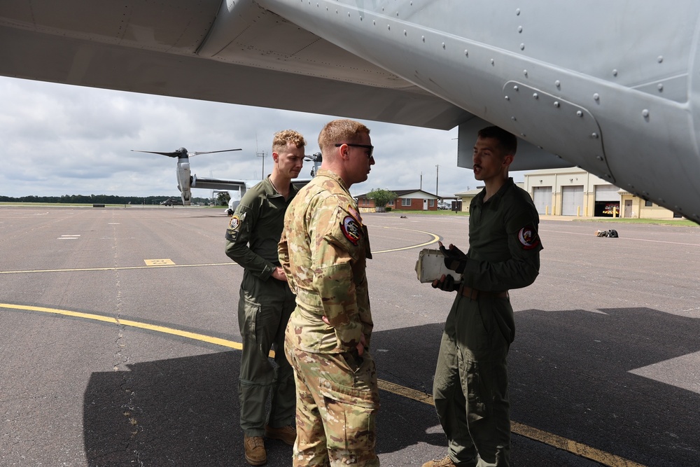 Army Aviators Gain Tiltrotor Experience in MV-22 to Shape MV-75 Doctrine